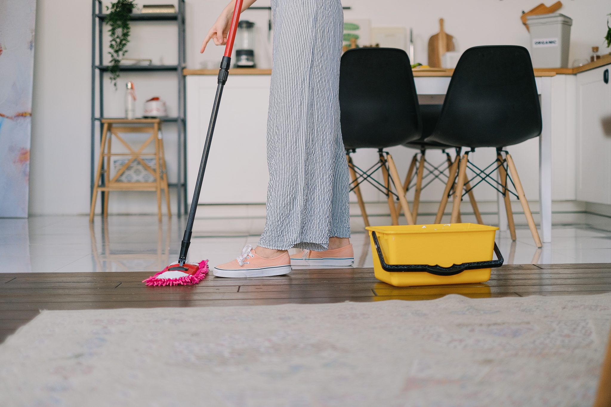 How To Mop a Floor So It’s Actually Clean [Beginner's Guide]