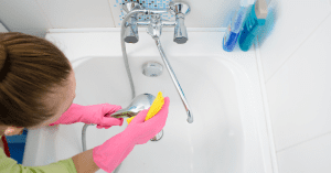 how to clean a bahtub